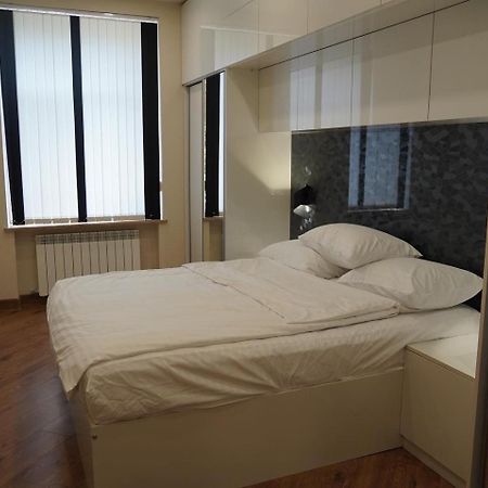 Lovely, Newly Remodeled Apartment In Yerevan! Екстер'єр фото