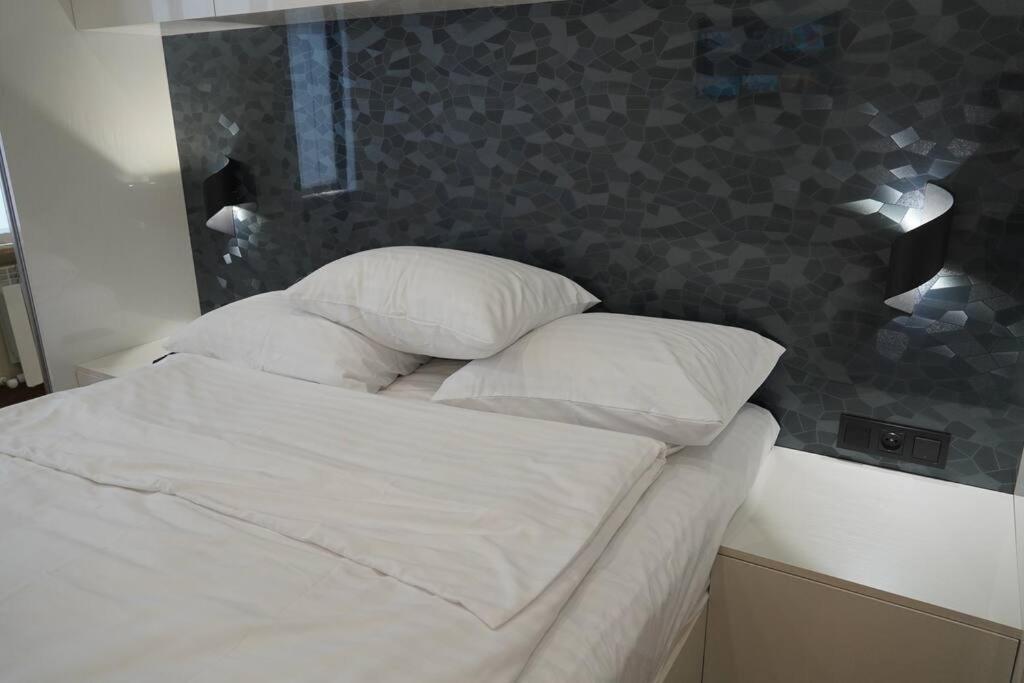 Lovely, Newly Remodeled Apartment In Yerevan! Екстер'єр фото